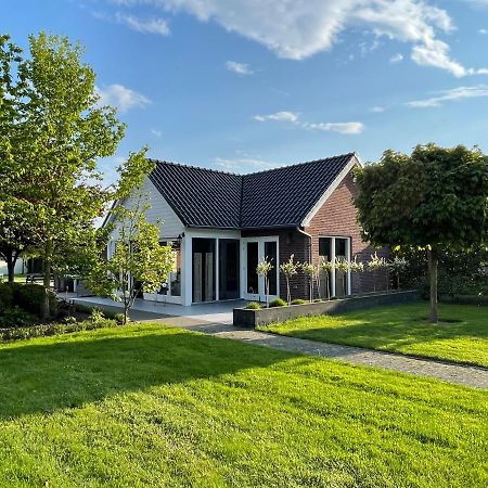 Gastenverblijf Bij De Buuren Dirksland Exterior foto