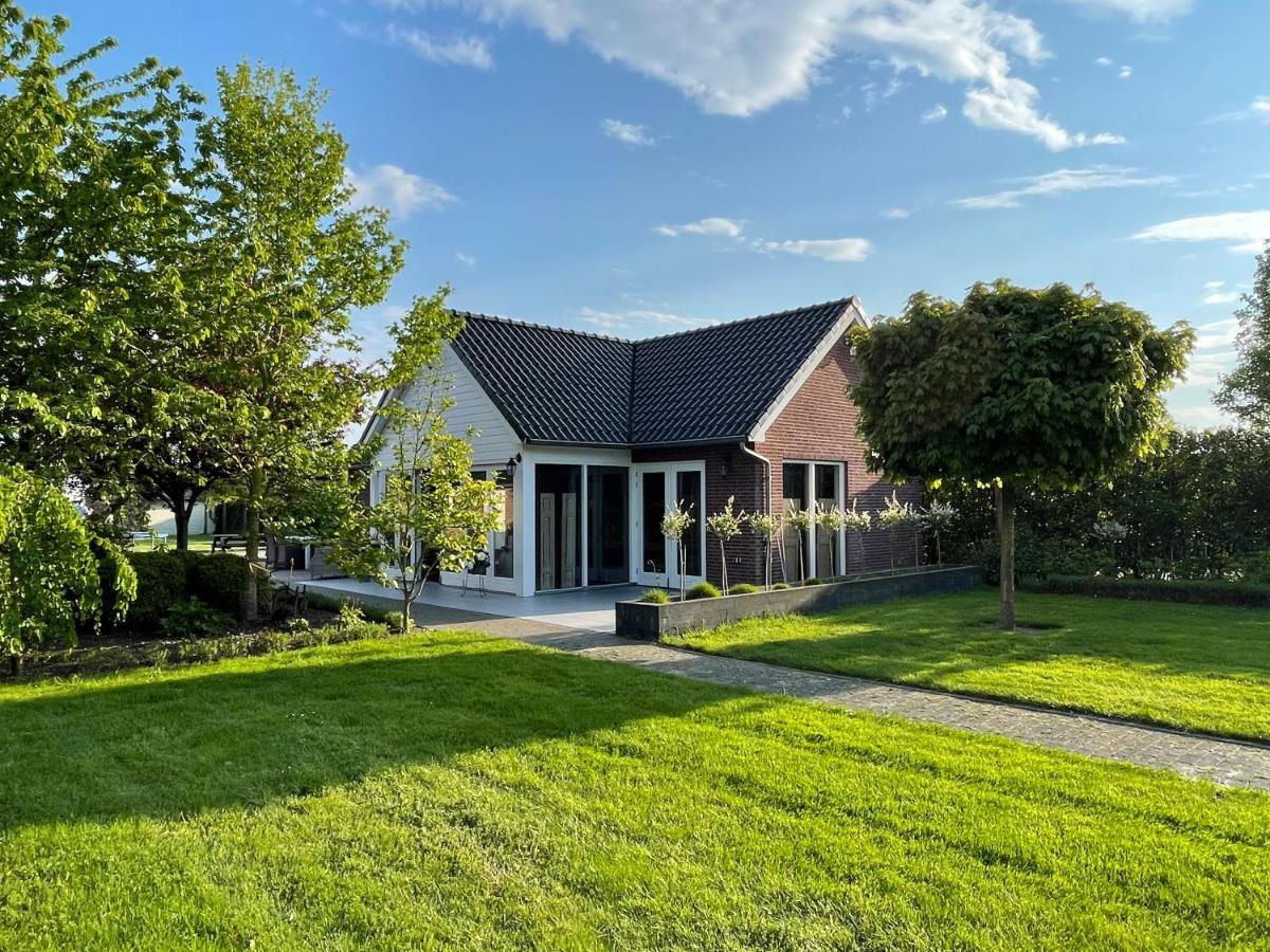Gastenverblijf Bij De Buuren Dirksland Exterior foto