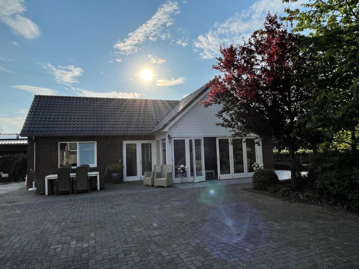 Gastenverblijf Bij De Buuren Dirksland Exterior foto
